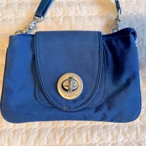 Baggallini small blue crossbody purse